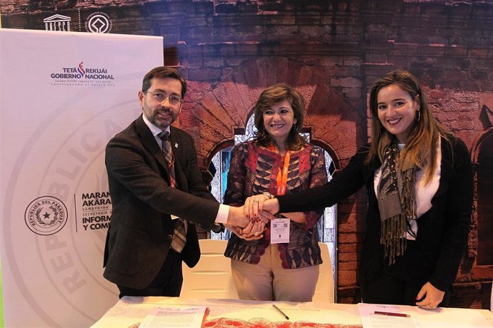 Acto de la firma del acuerdo. 