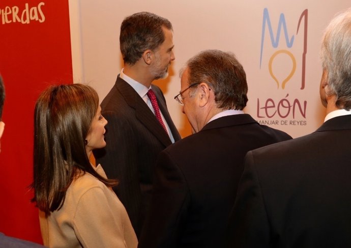 Prensa Aytoleón. Fitur. Visita Reyes