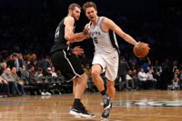 Mirotic brilla sin recompensa y Pau Gasol se acerca al 'triple-doble'