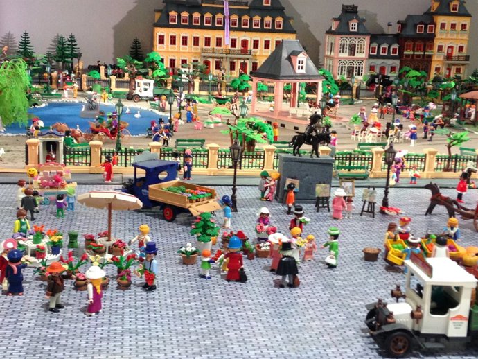 Exposición de los Clicks de Playmobil  del Ateneo Mercantil 