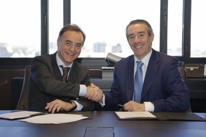 J.Antonio Valls (Alimentaria) y Juan Antonio Alcaraz (CaixaBank)