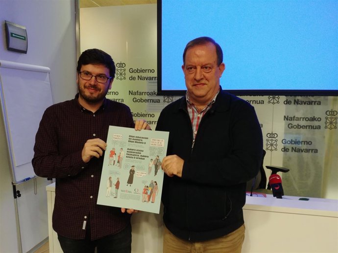 Unai Lako, alcalde de Aoiz, y Mikel Arregi, director gerente de Euskarabidea.