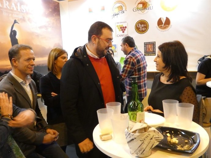 Adrián Barbón y Adriana Lastra en Fitur