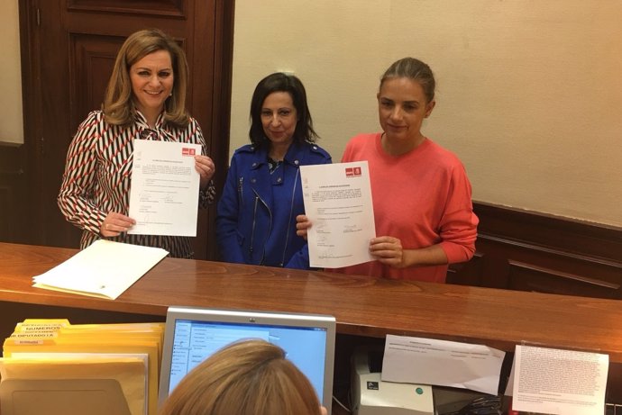 Las diputadas del PSOE María Jesús Serrano, Margarita Robles y Susana Sumelzo