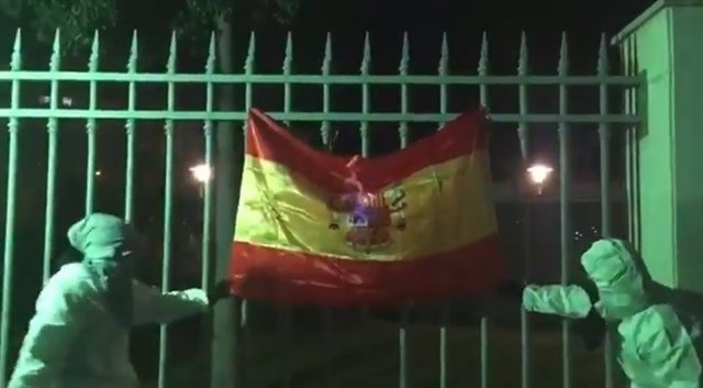 Dos miembros de Arran quemaron una bandera de España en la Diada de Mallorca
