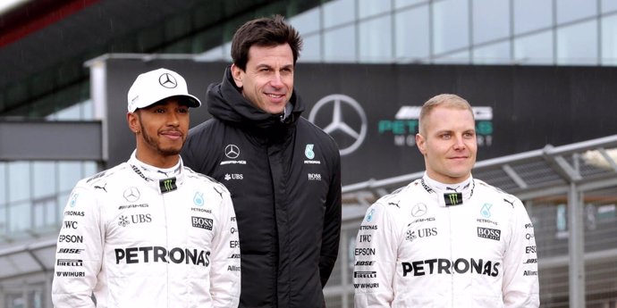 Hamilton, Bottas y Wolff (Mercedes)