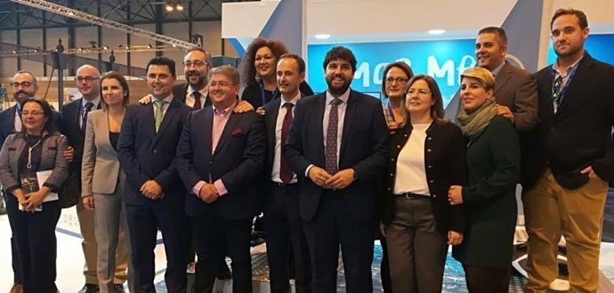 Foto diputados GPP con presidente López Miras en FITUR