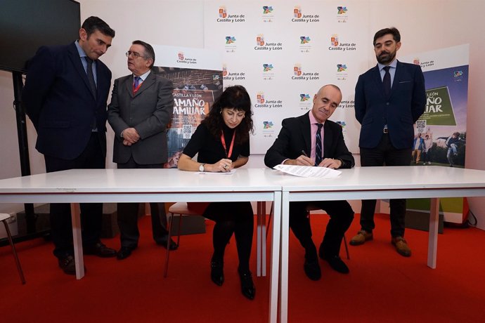 Firma del convenio entre los ayuntamientos de Valladolid y Sevilla