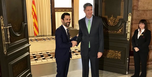 El presidente del Parlament, Roger Torrent, con Xavier García Albiol (PP)