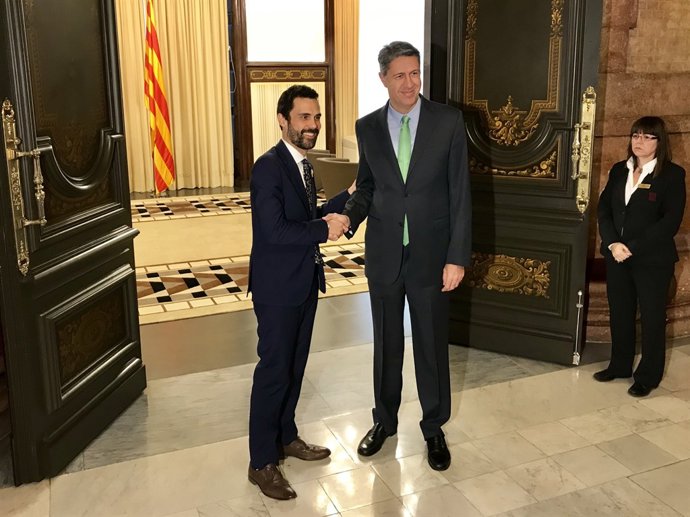El president del Parlament, Roger Torrent, amb Xavier García Albiol (PP)