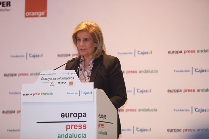 La ministra Fátima Báñez en desayuno Europa Press Andalucía en Málaga