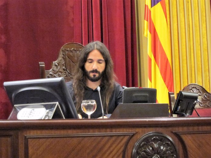 El presidente del Parlament, Baltasar Picornell, durante el pleno del Parlament
