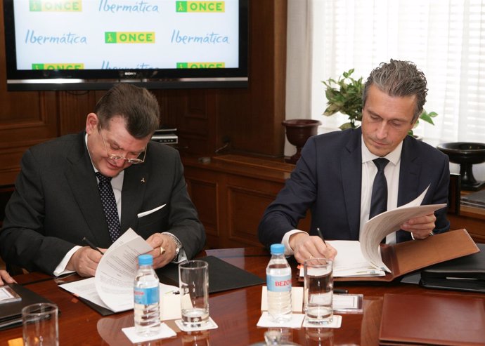 Firma del acuerdo entre Ibermática y ONCE