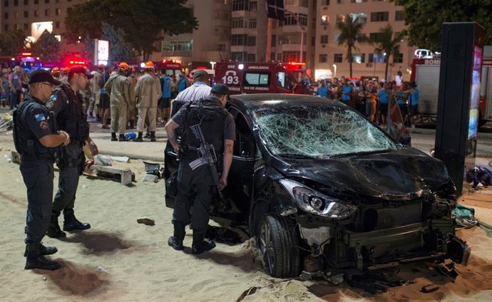 Vehículo que atropelló a varias personas en el paseo marítimo de Copacabana