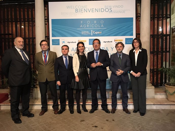 Inauguración del Foro Agrícola de Cajasol sobre Cambio Climático y Agricultura