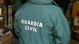 Un agente de la Guardia Civil