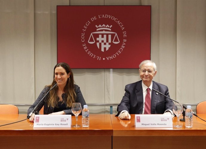 Maria Eugenia Gay i Miquel Valls en la inauguració