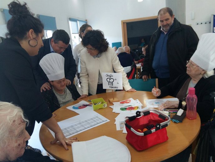 Broto ha visitado la residencia y centro de día del IASS en Alagón.