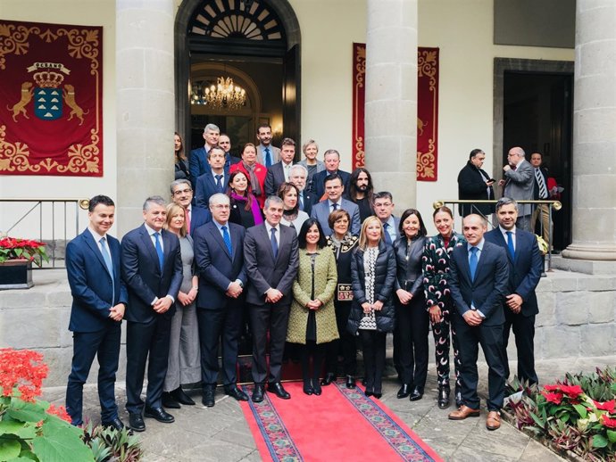 Foto de familia de Coprepa y autoridades encabezadas por el presidente Clavijo