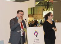 Junta aplaude el "compromiso social y ambiental" de Natural Kayak, premio 'Sol de Oro' de Vera