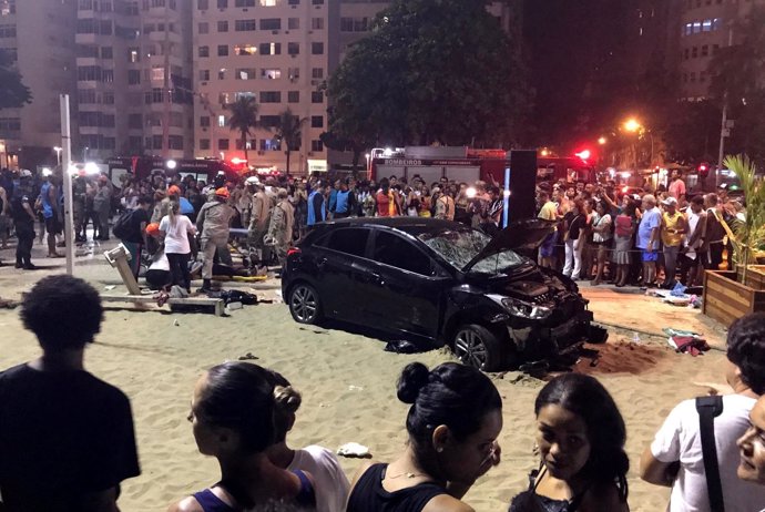 Vehículo que atropelló a varias personas en el paseo marítimo de Copacabana
