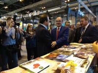 Lambán apunta al turismo para el crecimiento de Aragón y aboga por competir en "la Champions League del ski"