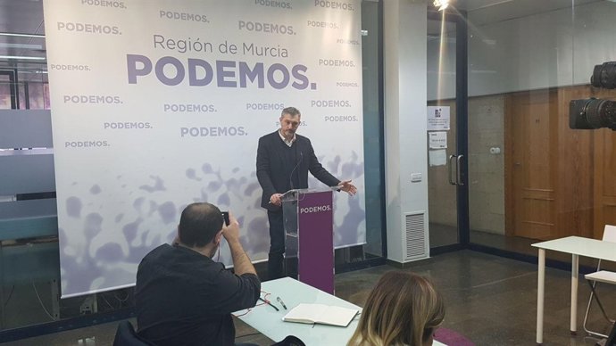 El secretario general de Podemos en la Región de Murcia, Óscar Urralburu