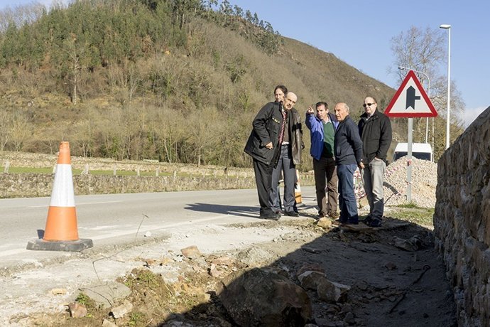 Mazón visita la construcción del paseo peatonal de Valle