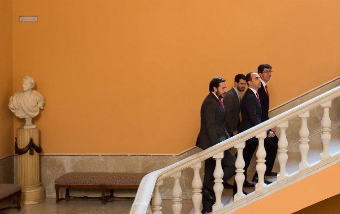 Juan Marín realiza una visita institucional al Ayuntamiento de Sevilla