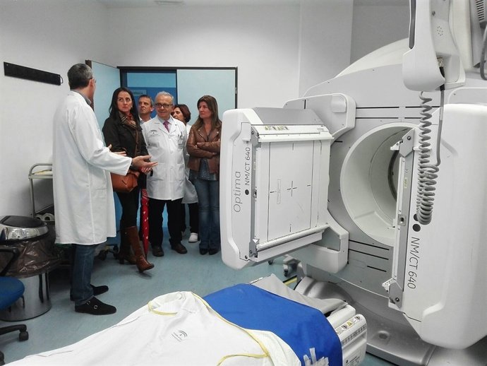 Parlamentarios del PP visitan el Hospital Torrecárdenas