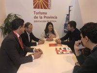 Turismo.- Fitur.- En Ronquillo promociona su tercera marcha nórdica con una reunión preparatoria del evento
