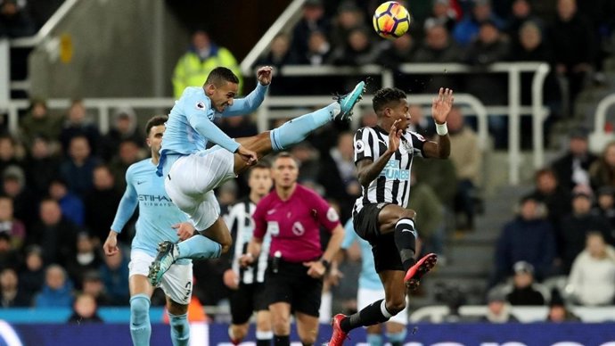 Danilo (Manchester City) contra el Newcastle