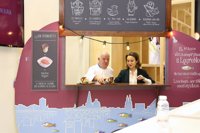 Fitur.- La alcaldesa presenta los valores tradicionales de "Marca Logroño" con el pincho "Bernabé" elaborado por Cañas