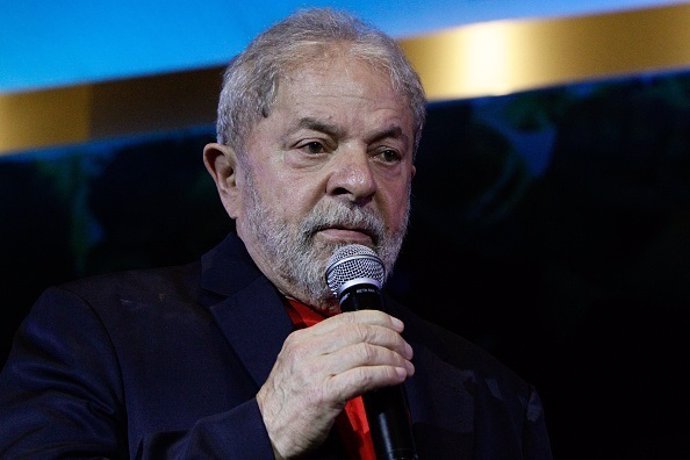 Lula da Silva exponiendo su candidatura