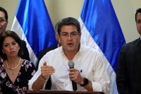 Juan Orlando Hernández recibe la credencial de presidente electo de Honduras