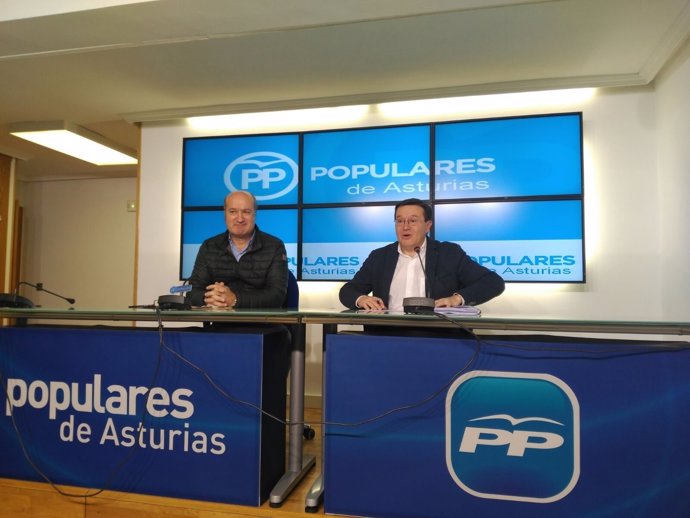 Luis Venta Cueli y Rafael Alonso en rueda de prensa.