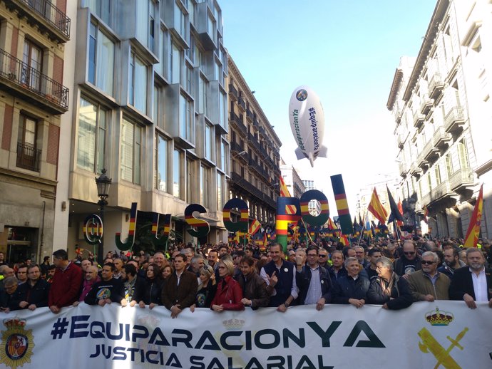 35.000 Policies i Guàrdia Civils Es Manifesten Per l'Equiparació Salarial