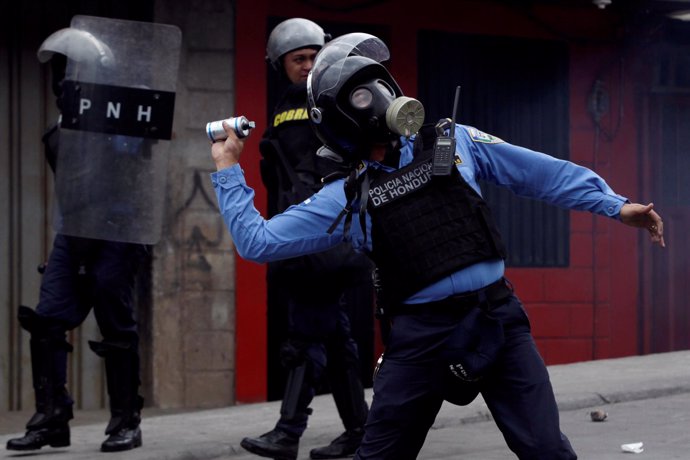 Policía de Honduras durante una manifestación