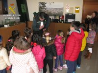 La Guardia Civil expone sus medios en Baena (Córdoba) dentro del Plan Director sobre seguridad escolar