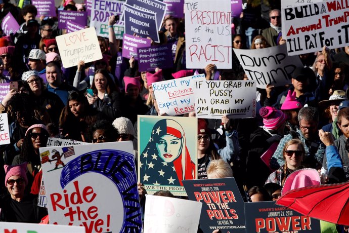 Participantes en la Marcha de las Mujeres en Las Vegas