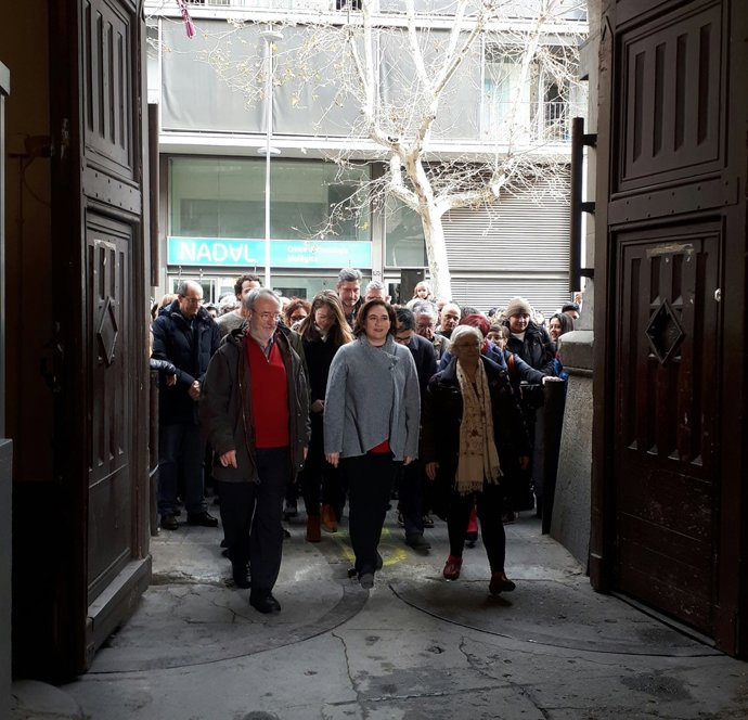 Ada Colau entrando a La Model