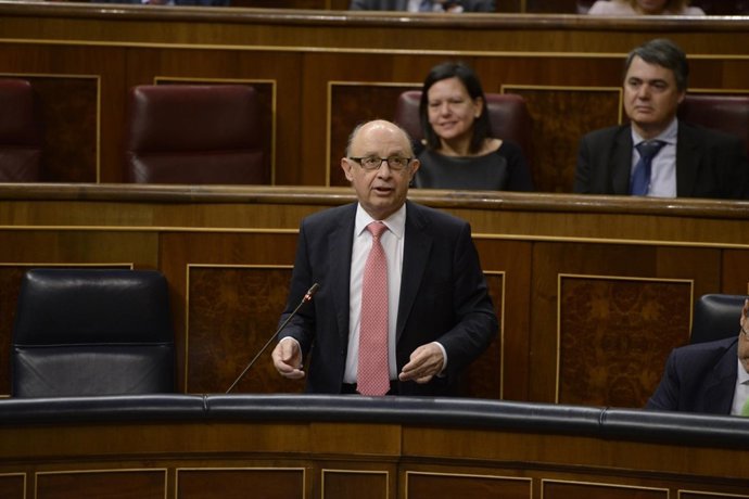Cristóbal Montoro en la sesión de control al Gobierno en el Congreso