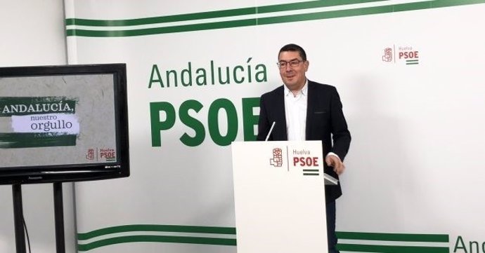 El portavoz de la Ejecutiva Provincial del PSOE de Huelva, Manuel Domínguez. 