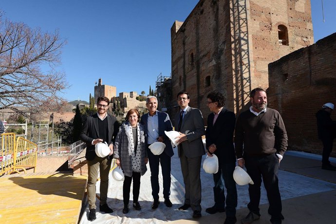 El alcalde de Granada, este lunes, en una visita de la Junta a la Alhambra