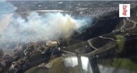 Medios aéreos y efectivos de bomberos participan en la extinción un incendio forestal en Cullera