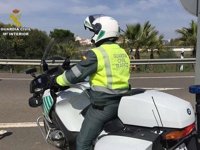 Guardia Civil auxilia en Almería a un octogenario con Alzheimer que deambulaba desorientado por la autovía