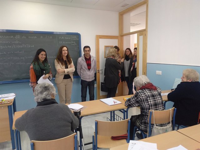 Remedios Palma visita un centro en Puerto Serrano