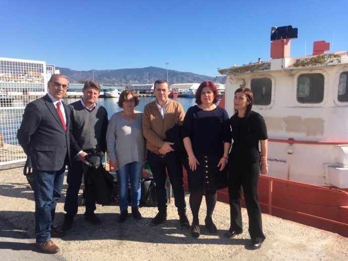 El PSOE visita el centro de acogida temporal de inmigrantes