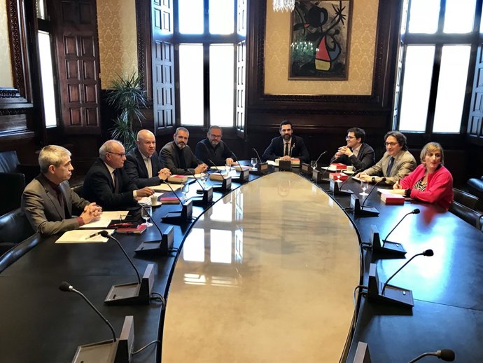 Reunió de la Mesa del Parlament presidida per Roger Torrent