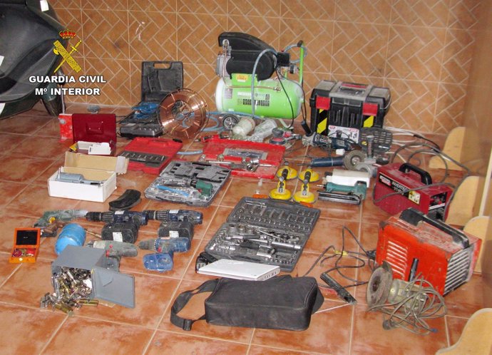 Imagen de los objetos recuperados por la Guardia Civil